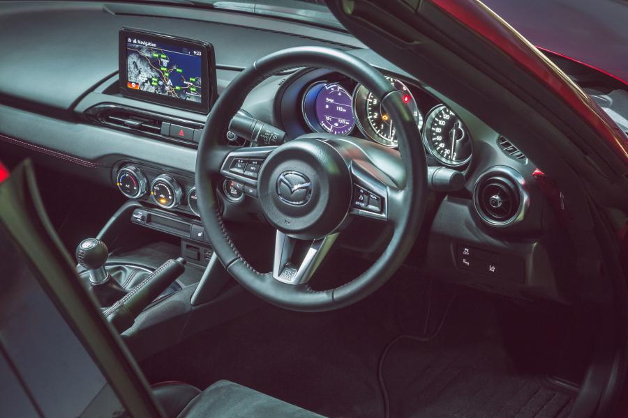 Панель приборов Mazda MX-5 RF Limited Edition 2018 года  (AU) (фото 6 из 14)